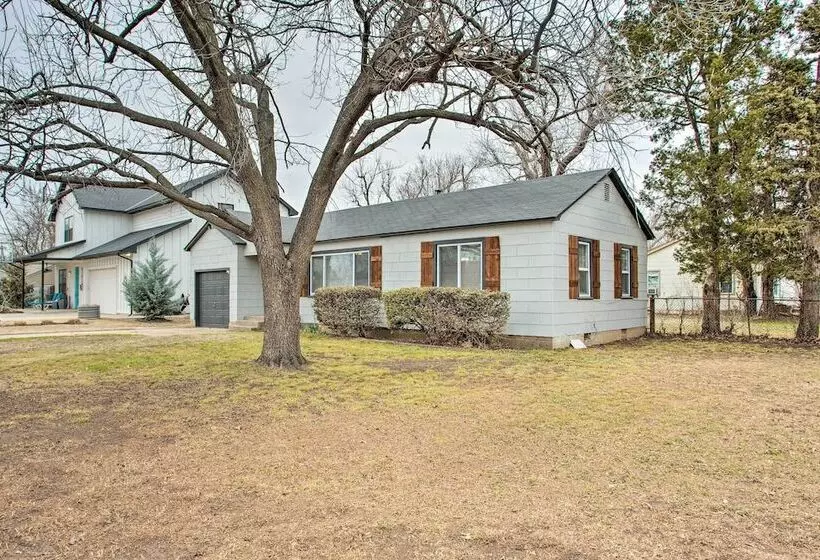 Cozy Bethany Vacation Home   Pets Welcome!