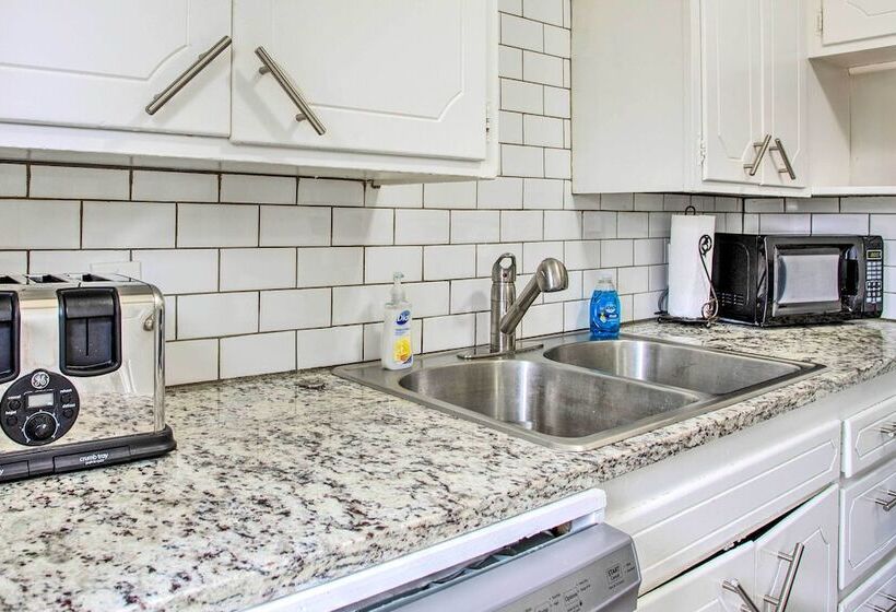 Cozy Bethany Vacation Home Pets Welcome!