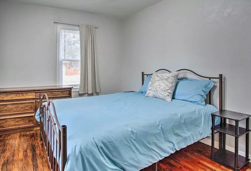 Cozy Bethany Vacation Home   Pets Welcome!
