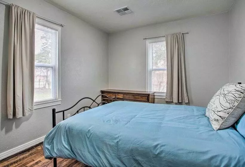 Cozy Bethany Vacation Home   Pets Welcome!
