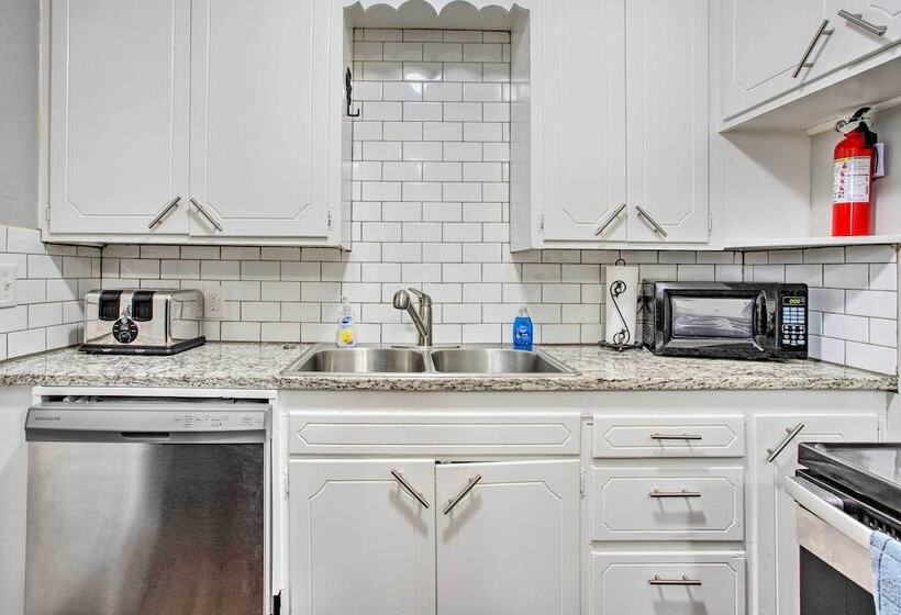 Cozy Bethany Vacation Home Pets Welcome!