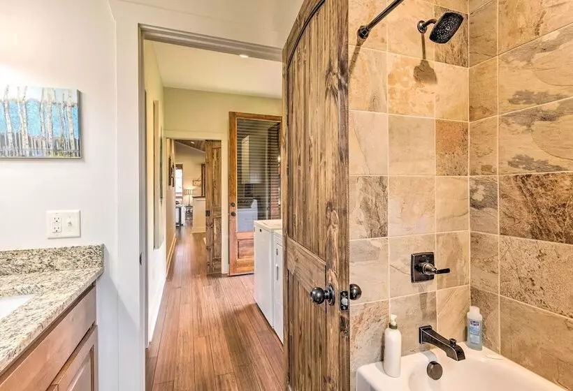 Putt Putt, Pickleball + Trails: Glenville Getaway