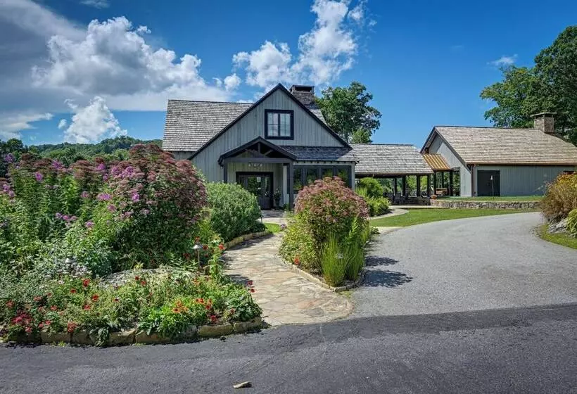 Putt Putt, Pickleball + Trails: Glenville Getaway