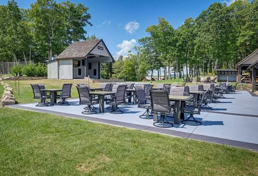 Putt Putt, Pickleball + Trails: Glenville Getaway