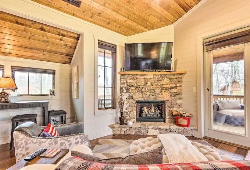 Putt Putt, Pickleball + Trails: Glenville Getaway