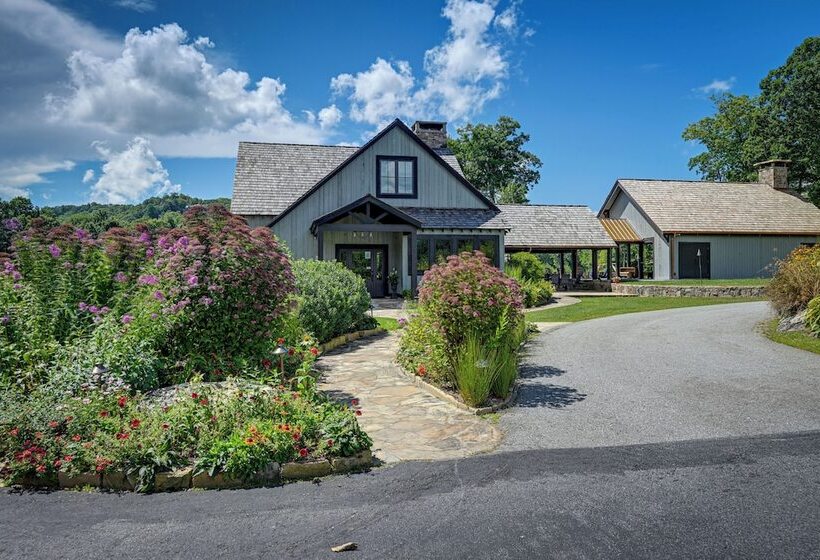 Putt Putt, Pickleball + Trails: Glenville Getaway