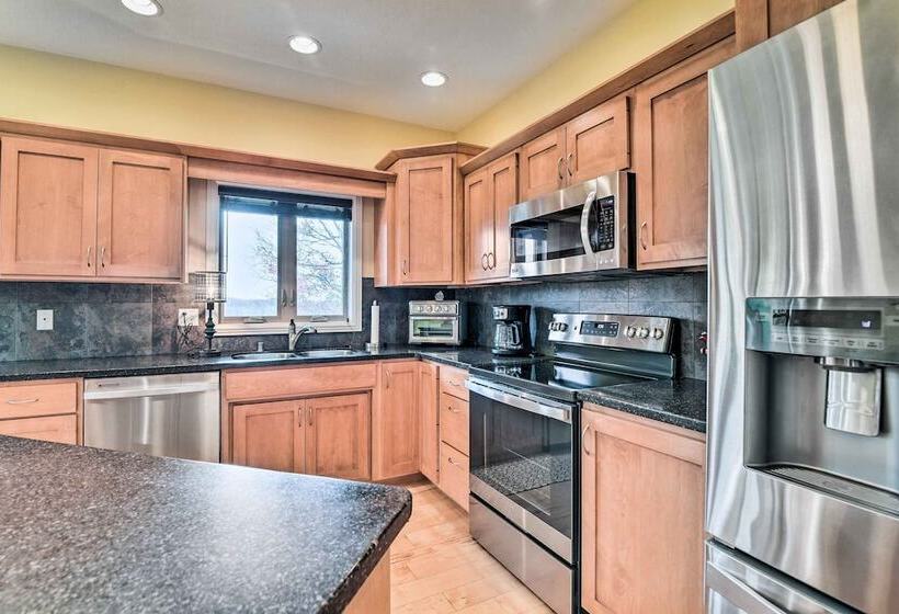 Cozy Home W/ Patio, 2 Mi To Dale Hollow Lake!