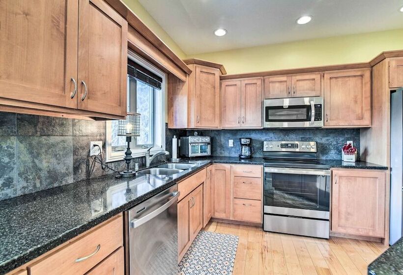 Cozy Home W/ Patio, 2 Mi To Dale Hollow Lake!