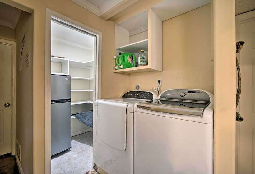 El Paso Home W/ Bbq Grill   4 Mi To Sunland Park!