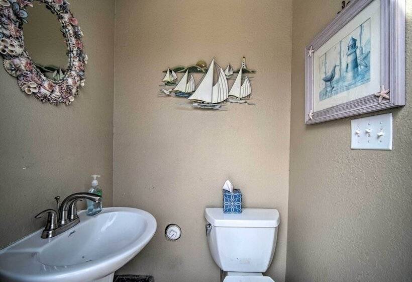 El Paso Home W/ Bbq Grill   4 Mi To Sunland Park!