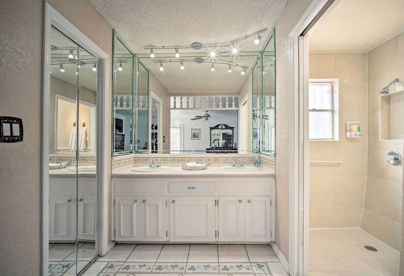 El Paso Home W/ Bbq Grill   4 Mi To Sunland Park!