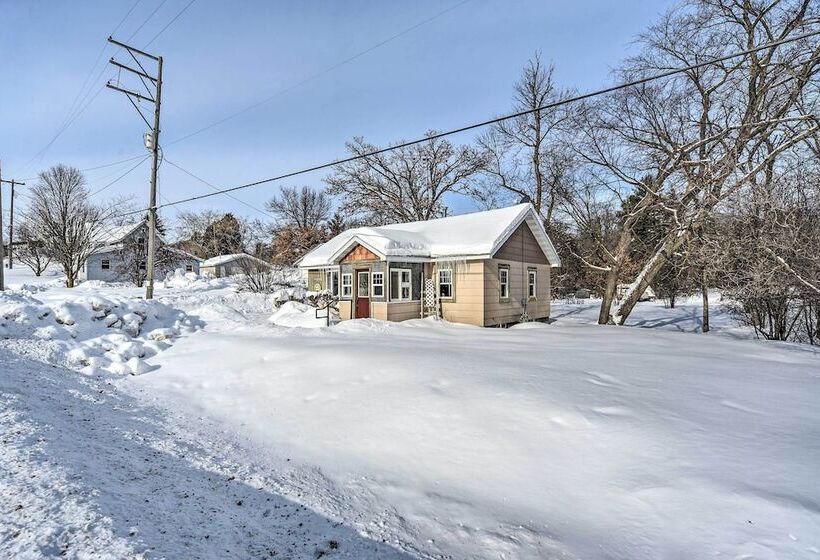 Family Home   Walk To Town & Balsam Lake!