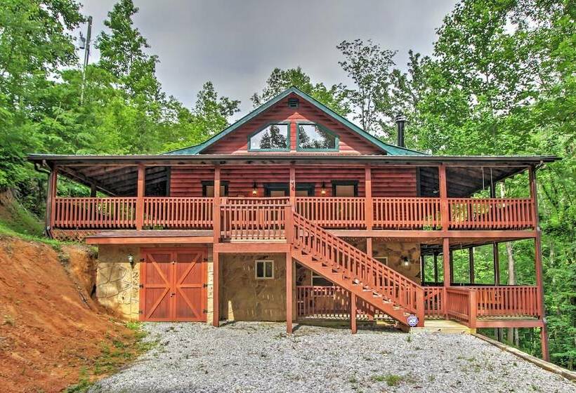 Smoky Mountain Cabin W/ Hot Tub & Outdoor Kitchen