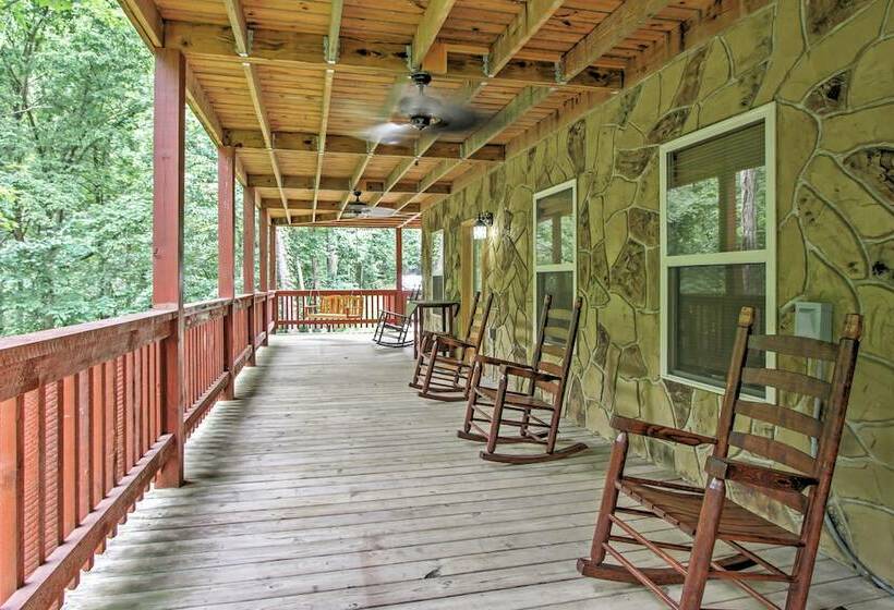 Smoky Mountain Cabin W/ Hot Tub & Outdoor Kitchen