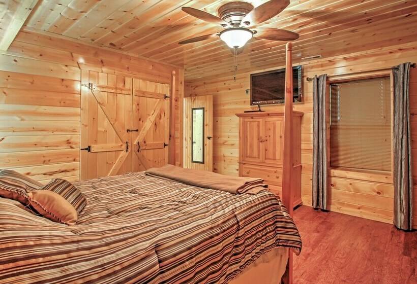 Smoky Mountain Cabin W/ Hot Tub & Outdoor Kitchen