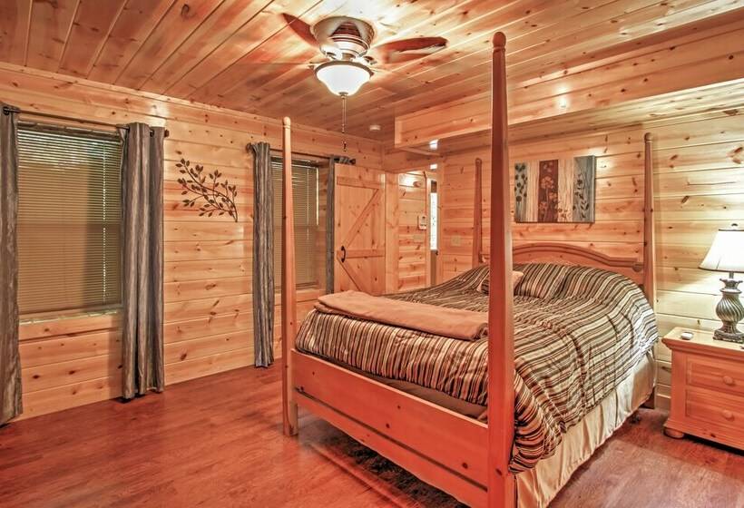 Smoky Mountain Cabin W/ Hot Tub & Outdoor Kitchen