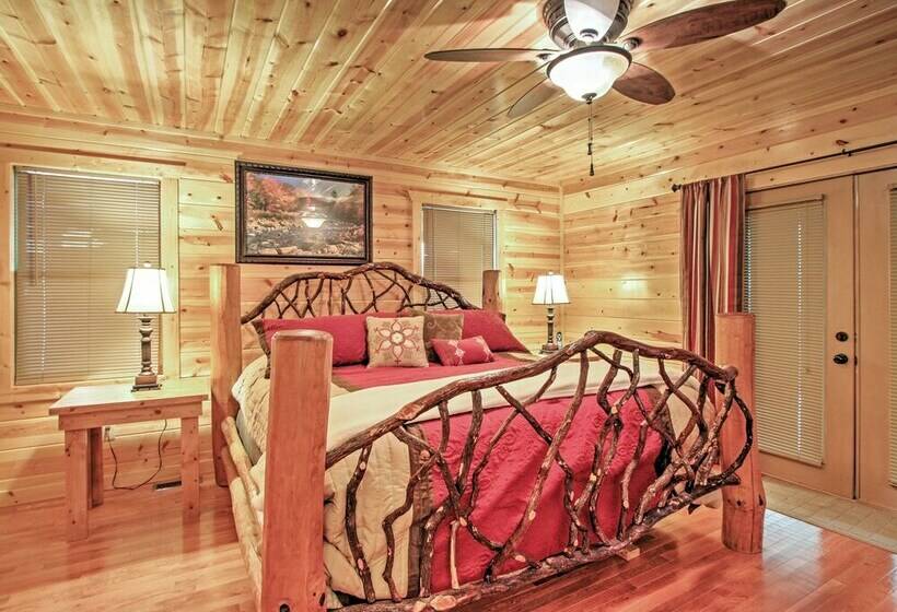 Smoky Mountain Cabin W/ Hot Tub & Outdoor Kitchen