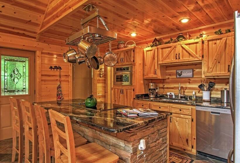 Smoky Mountain Cabin W/ Hot Tub & Outdoor Kitchen