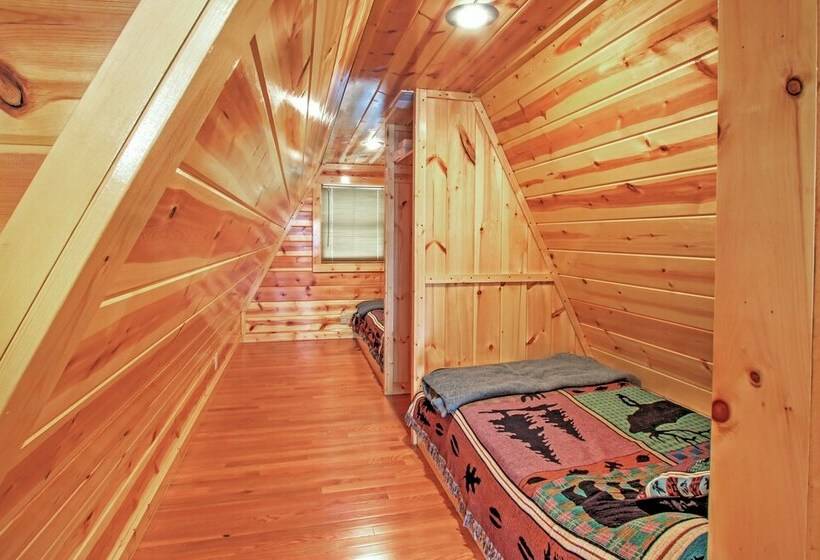 Smoky Mountain Cabin W/ Hot Tub & Outdoor Kitchen