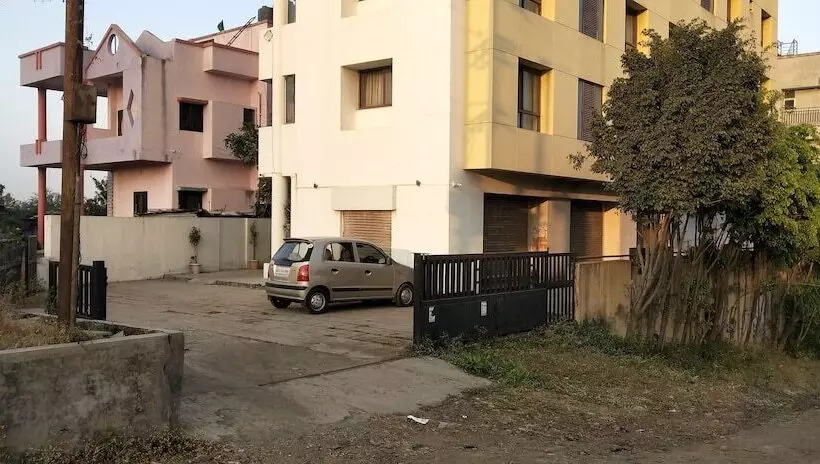 ホテル Sumanchandra Suites