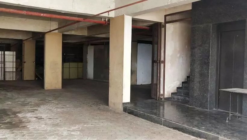 ホテル Sumanchandra Suites