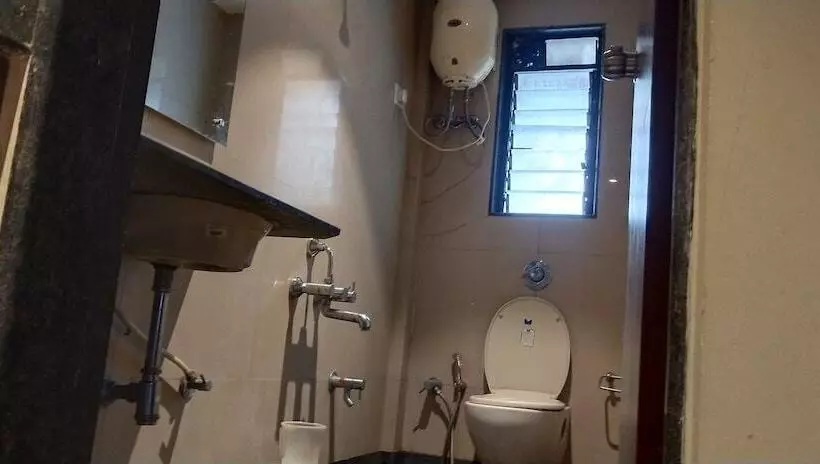ホテル Sumanchandra Suites
