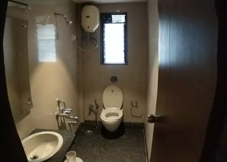 ホテル Sumanchandra Suites
