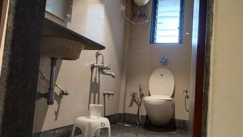 ホテル Sumanchandra Suites