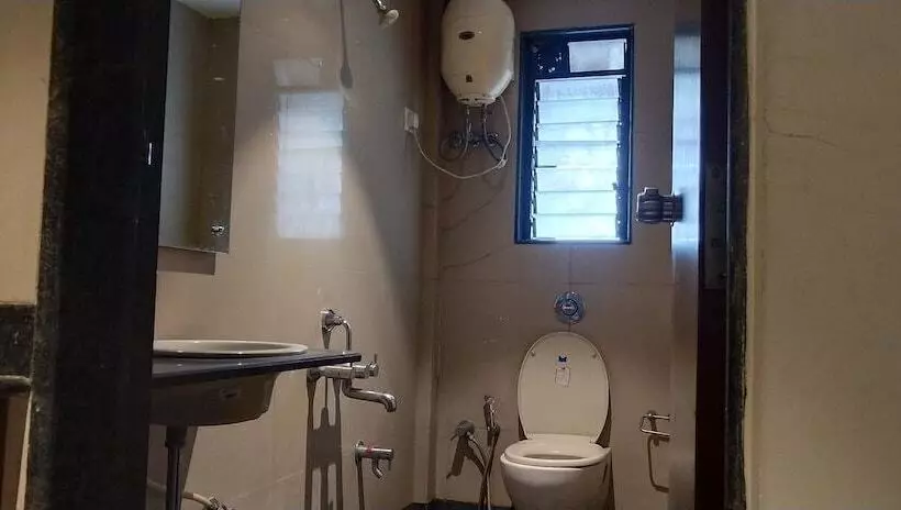 ホテル Sumanchandra Suites