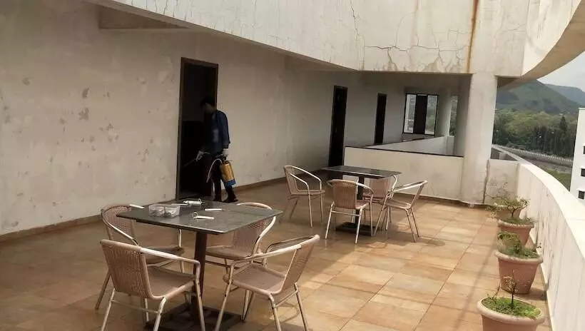 ホテル Sumanchandra Suites
