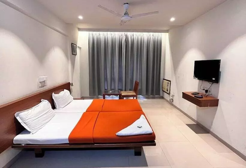 ホテル Sumanchandra Suites