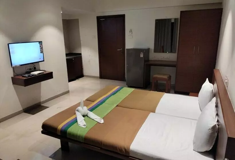 ホテル Sumanchandra Suites
