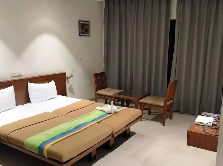 ホテル Sumanchandra Suites