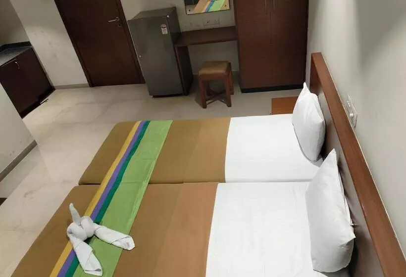 ホテル Sumanchandra Suites