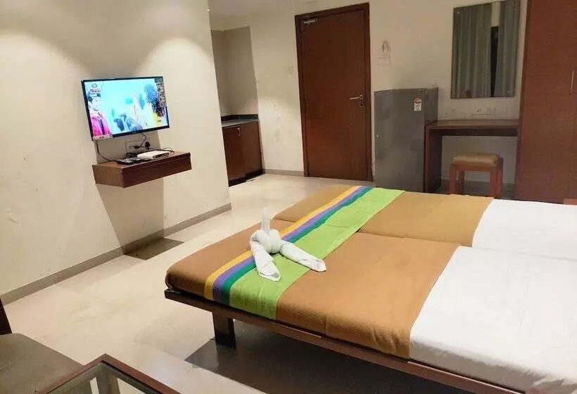 ホテル Sumanchandra Suites