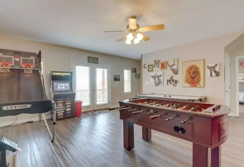Beaver Lake Home W/ Game Room, Boat Slip & Views!