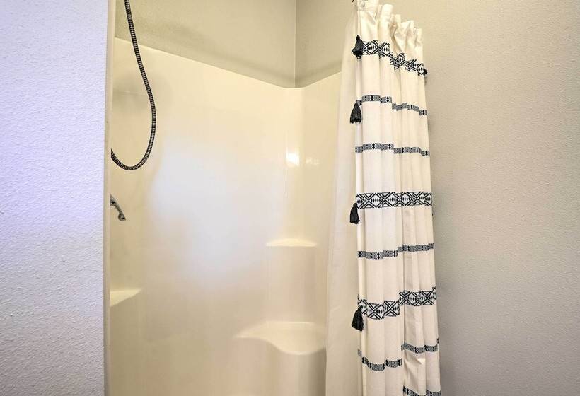 Beaver Lake Home W/ Game Room, Boat Slip & Views!