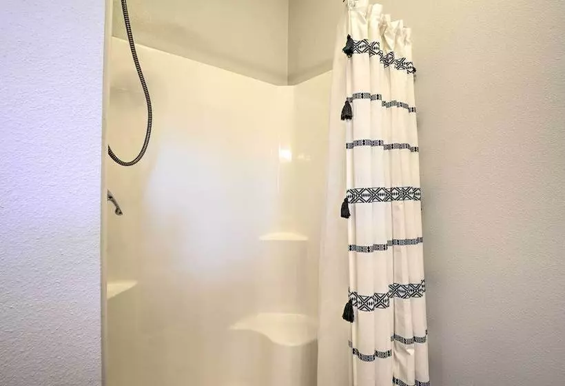 Beaver Lake Home W/ Game Room, Boat Slip & Views!