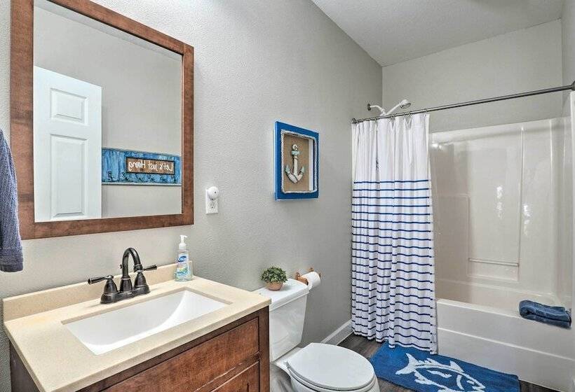 Beaver Lake Home W/ Game Room, Boat Slip & Views!