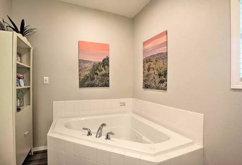 Beaver Lake Home W/ Game Room, Boat Slip & Views!