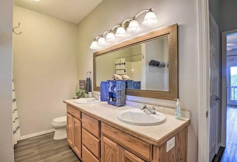 Beaver Lake Home W/ Game Room, Boat Slip & Views!