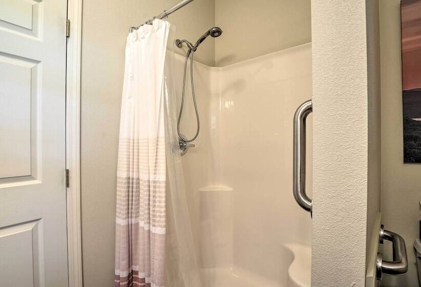 Beaver Lake Home W/ Game Room, Boat Slip & Views!