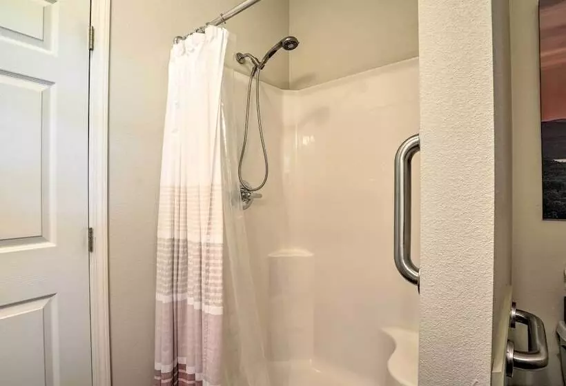 Beaver Lake Home W/ Game Room, Boat Slip & Views!