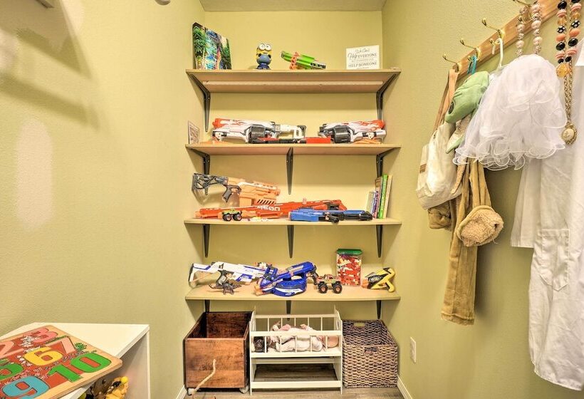 Beaver Lake Home W/ Game Room, Boat Slip & Views!