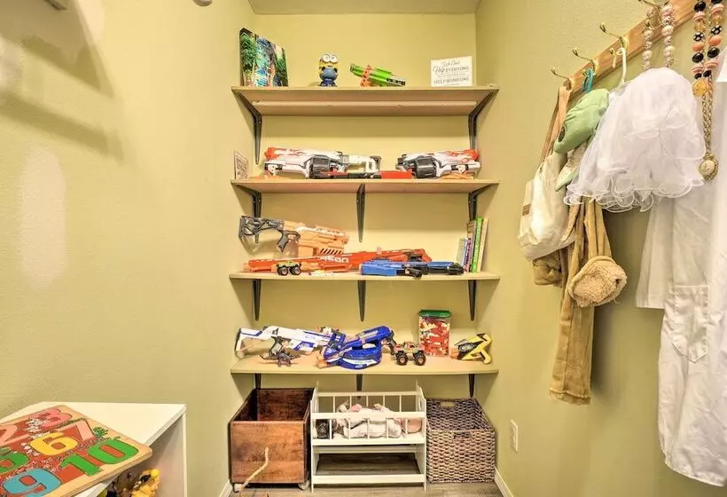 Beaver Lake Home W/ Game Room, Boat Slip & Views!