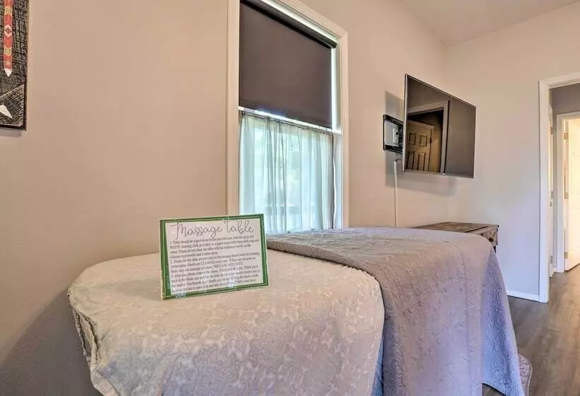 Beaver Lake Home W/ Game Room, Boat Slip & Views!