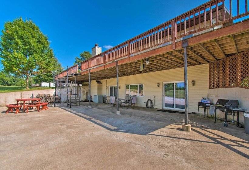 Idyllic Mt Sterling Retreat W/ Private Lake!