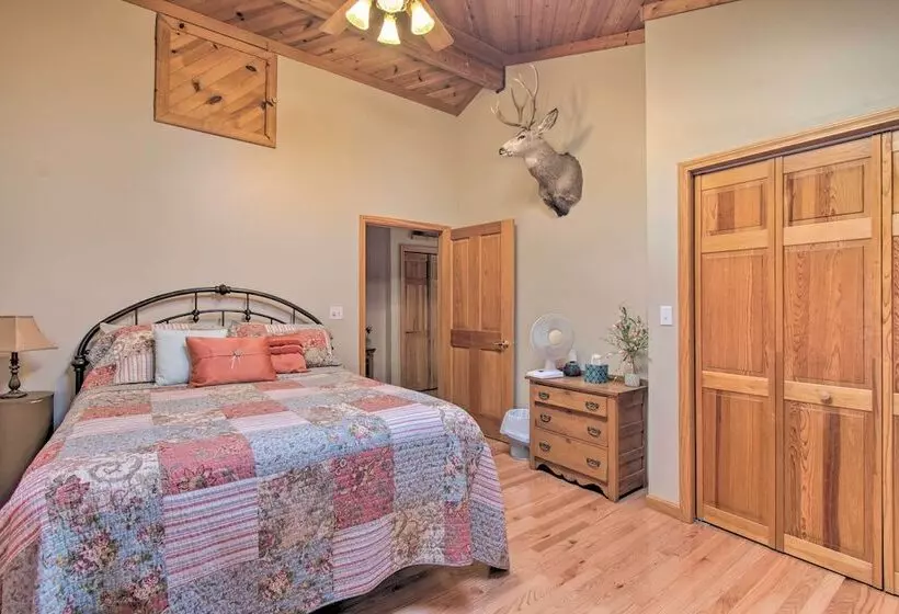 Idyllic Mt Sterling Retreat W/ Private Lake!