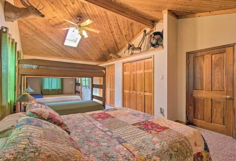 Idyllic Mt Sterling Retreat W/ Private Lake!