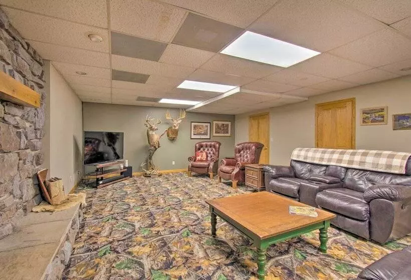 Idyllic Mt Sterling Retreat W/ Private Lake!